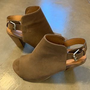 Gentle Souls by Kenneth Cole suede heels
